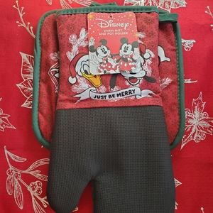 Disney Mickey Mouse Donald Duck Goofy Christmas oven mitt and pot holder